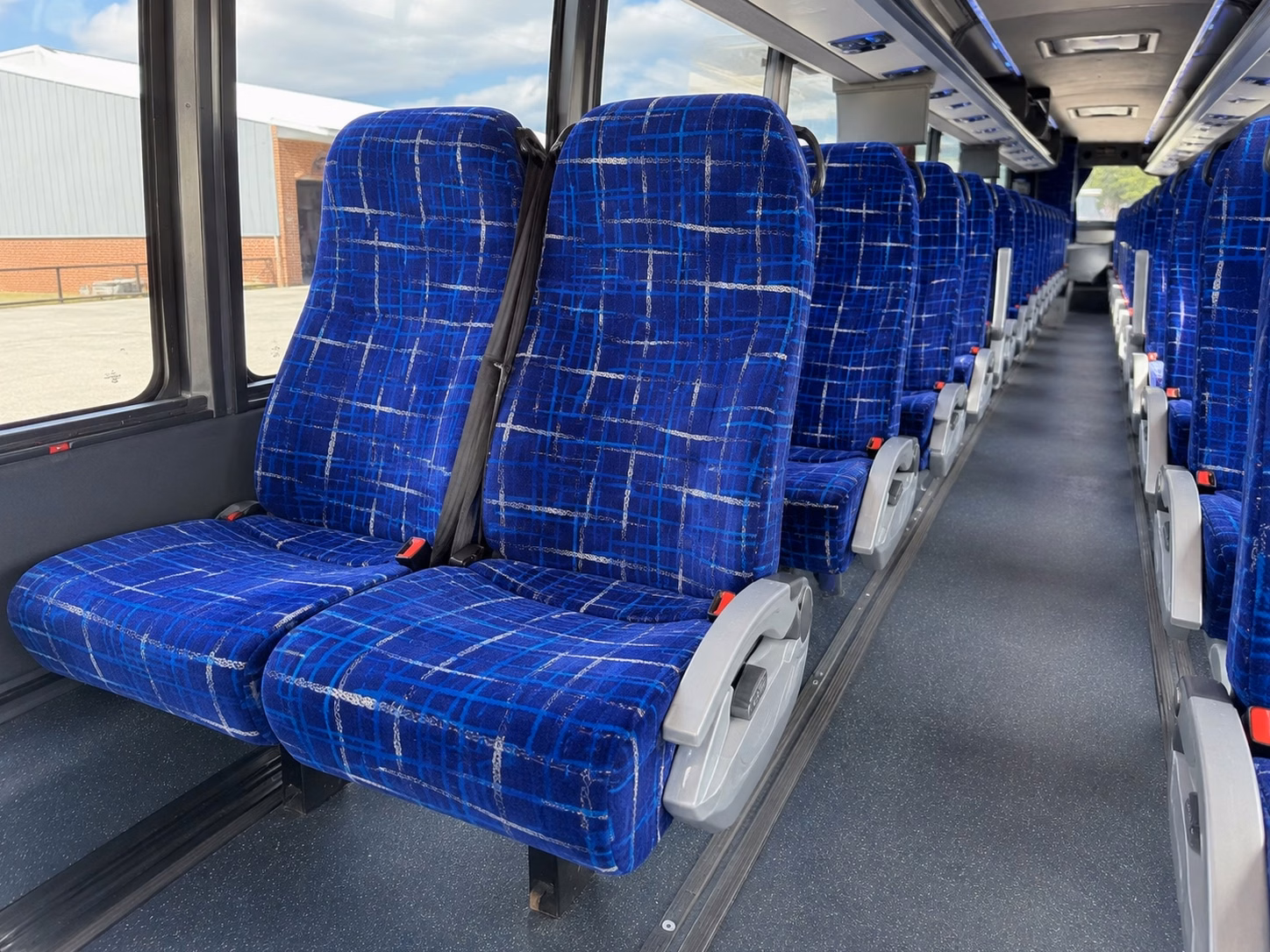 shuttle guests between sparks wedding venues and reno hotels without the headache